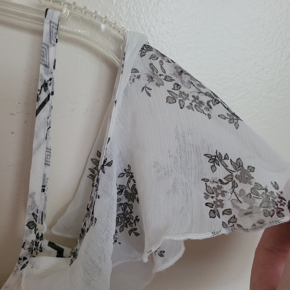 Nwot Trixxi White Black Floral Cold Shoulder Romper Size Large - Picture 4 of 13